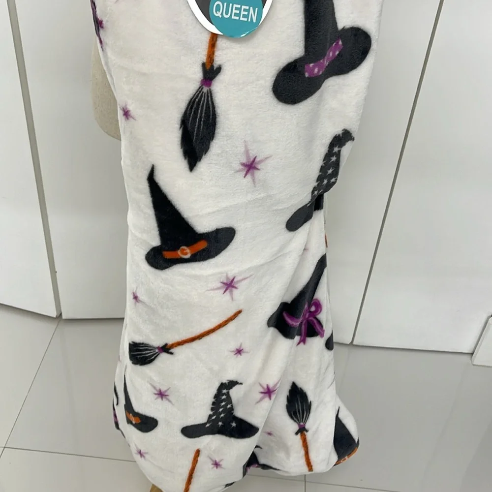 Halloween White/Black/Purple Witch Hats/Brooms/Stars QUEEN Throw Blanket